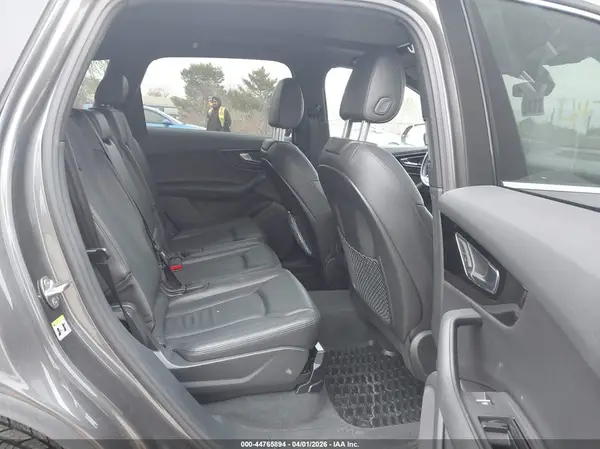 WA1AAAF70KD013493 2019 AUDI Q7 - Image 8