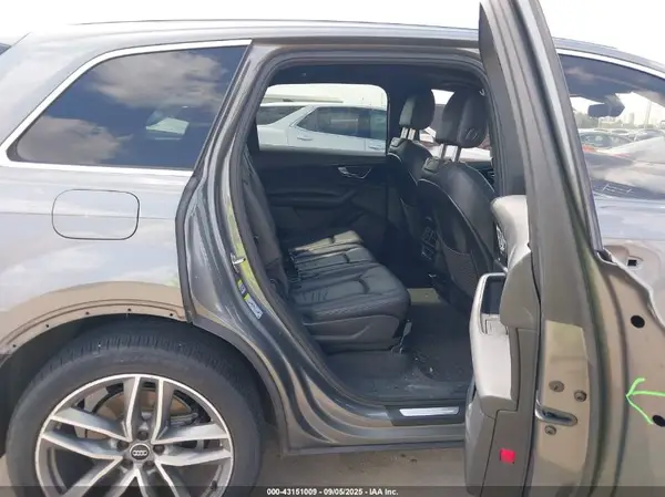 WA1AAAF71HD005721 2017 AUDI Q7 - Image 8