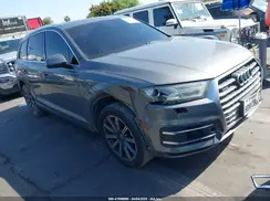 WA1AAAF71HD010675 2017 AUDI Q7