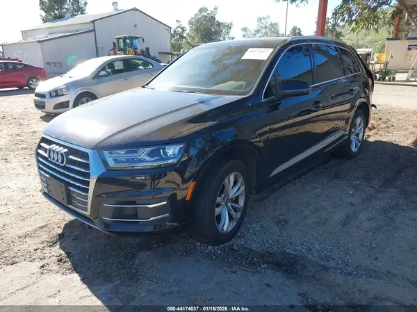 WA1AAAF71KD019741 2019 AUDI Q7 - Image 2
