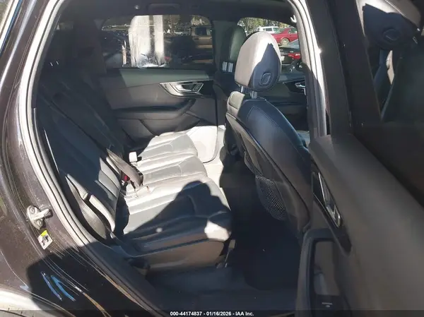 WA1AAAF71KD019741 2019 AUDI Q7 - Image 8