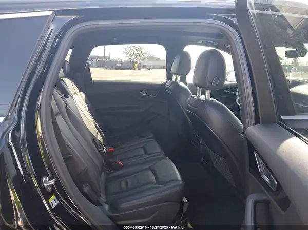 WA1AAAF72KD019487 2019 AUDI Q7 - Image 8