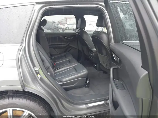 WA1AAAF72KD033129 2019 AUDI Q7 - Image 8