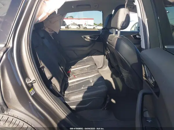 WA1AAAF72KD035141 2019 AUDI Q7 - Image 8