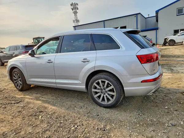WA1AAAF73KD046150 2019 AUDI Q7 - Image 2