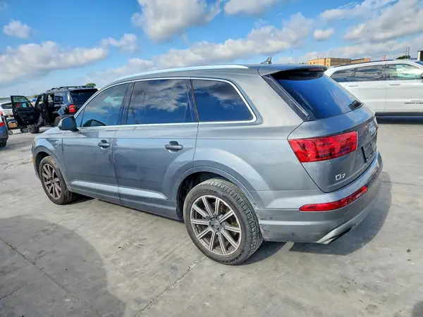WA1AAAF74HD023498 2017 AUDI Q7 - Image 2