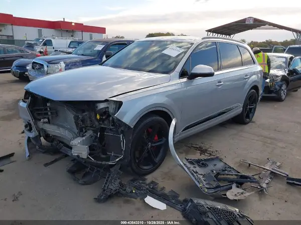 WA1AAAF74KD010595 2019 AUDI Q7 - Image 2