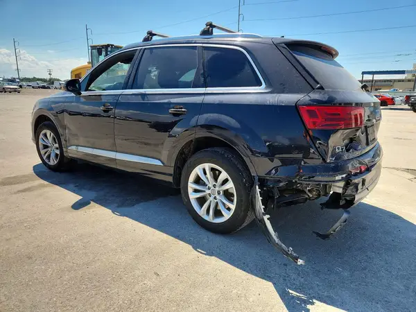 WA1AAAF75HD034557 2017 AUDI Q7 - Image 2