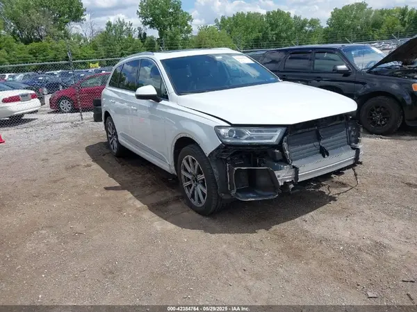 WA1AAAF75KD002473 2019 AUDI Q7 - Image 1