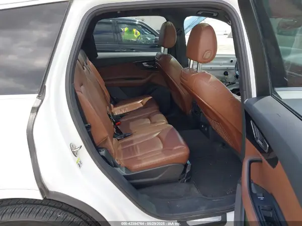 WA1AAAF75KD002473 2019 AUDI Q7 - Image 8