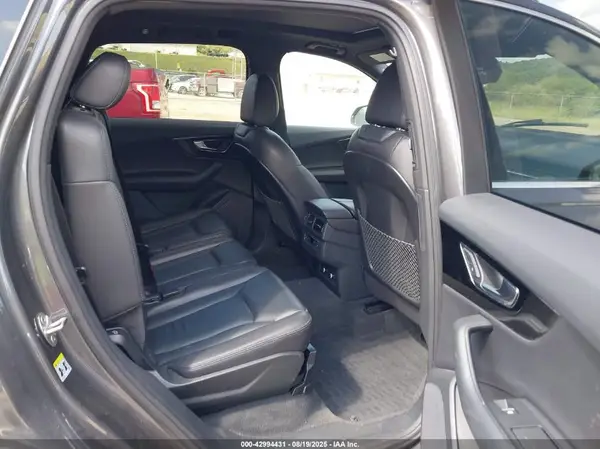 WA1AAAF75KD011271 2019 AUDI Q7 - Image 8