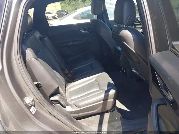 WA1AAAF75KD012436 2019 AUDI Q7 - Image 8