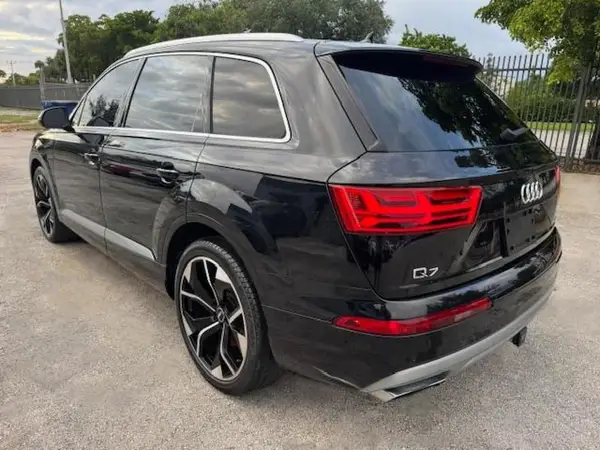 WA1AAAF76HD005567 2017 AUDI Q7 - Image 2