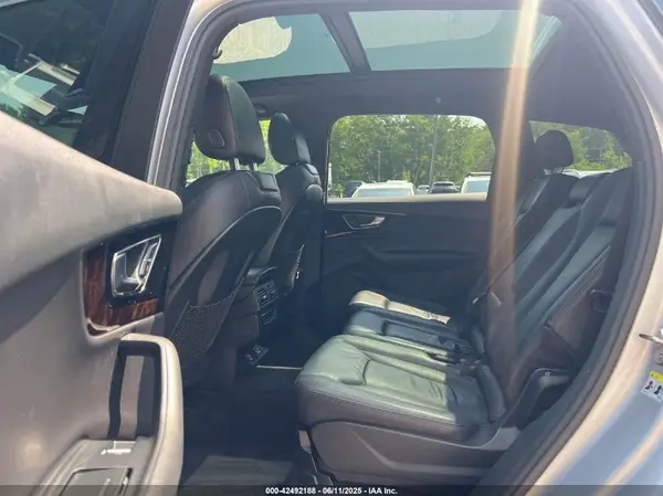 WA1AAAF76HD027780 2017 AUDI Q7 - Image 8