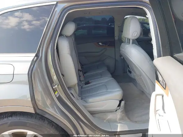 WA1AAAF76HD041131 2017 AUDI Q7 - Image 8