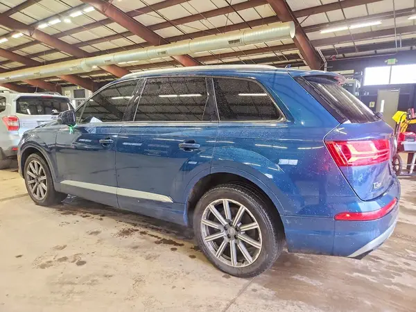 WA1AAAF76KD010405 2019 AUDI Q7 - Image 2