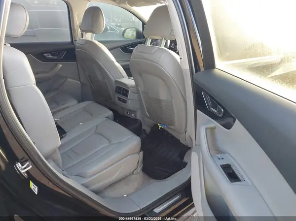 WA1AAAF77KD011742 2019 AUDI Q7 - Image 8