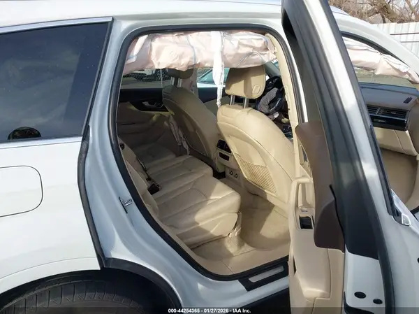 WA1AAAF7XKD011136 2019 AUDI Q7 - Image 8