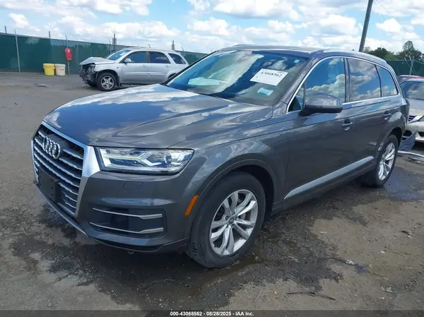 WA1AAAF7XKD028339 2019 AUDI Q7 - Image 2