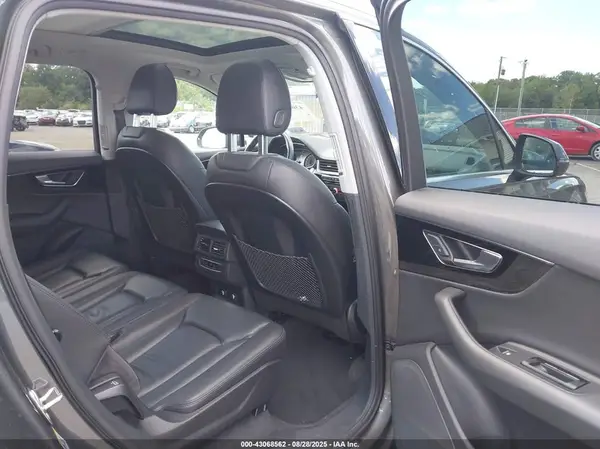 WA1AAAF7XKD028339 2019 AUDI Q7 - Image 8