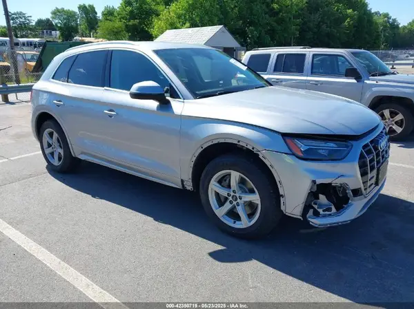 WA1AAAFY0M2002243 2021 AUDI Q5 - Image 1