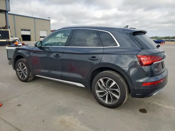 WA1AAAFY0M2027594 2021 AUDI Q5 - Image 2