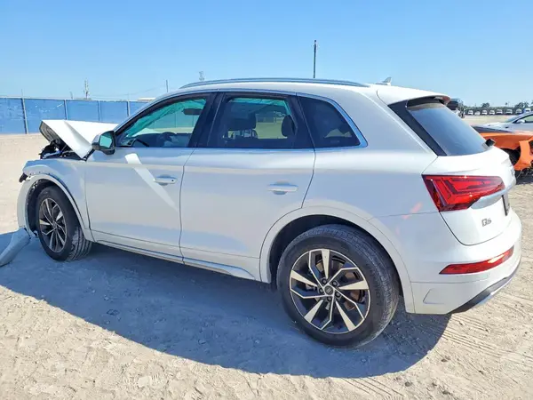 WA1AAAFY0M2079906 2021 AUDI Q5 - Image 2
