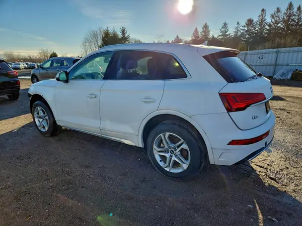 WA1AAAFY0M2094132 2021 AUDI Q5 - Image 2