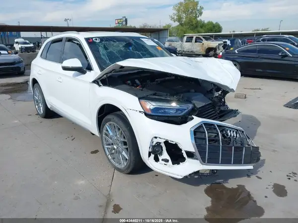 WA1AAAFY1M2086377 2021 AUDI Q5 - Image 1