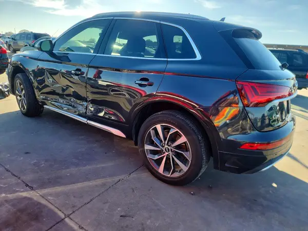 WA1AAAFY3M2006948 2021 AUDI Q5 - Image 2