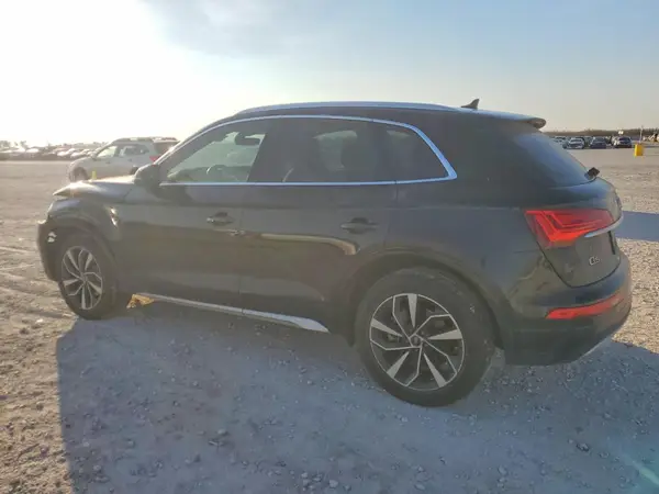 WA1AAAFY3M2081147 2021 AUDI Q5 - Image 2