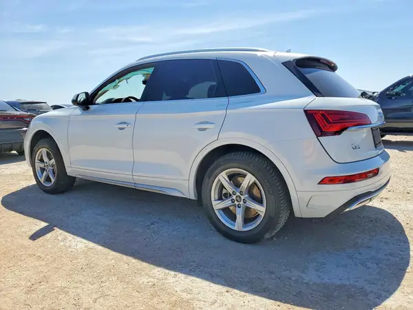 WA1AAAFY4M2052062 2021 AUDI Q5 - Image 2