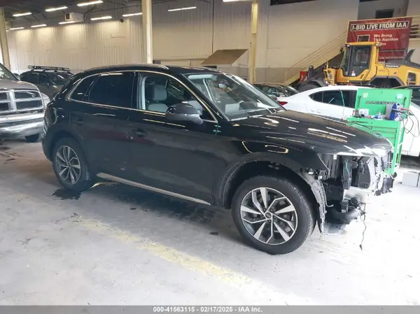 WA1AAAFY4M2055723 2021 AUDI Q5 - Image 1