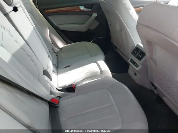 WA1AAAFY4M2102863 2021 AUDI Q5 - Image 8