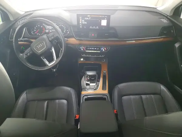 WA1AAAFY4M2110915 2021 AUDI Q5 - Image 8