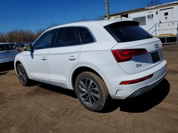 WA1AAAFY5M2079948 2021 AUDI Q5 - Image 2