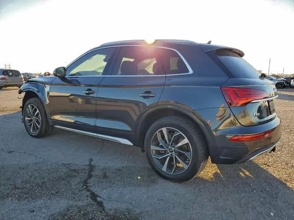 WA1AAAFY6M2004045 2021 AUDI Q5 - Image 2