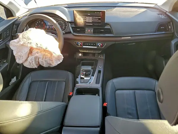 WA1AAAFY6M2004045 2021 AUDI Q5 - Image 8