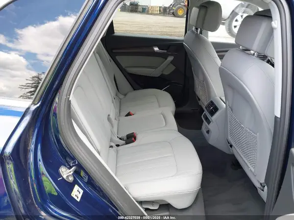 WA1AAAFY6M2023257 2021 AUDI Q5 - Image 8