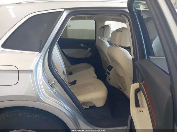 WA1AAAFY6M2108521 2021 AUDI Q5 - Image 8