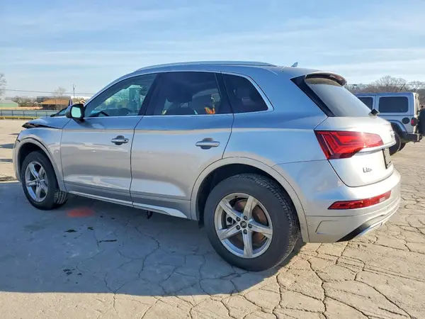 WA1AAAFY7M2076114 2021 AUDI Q5 - Image 2