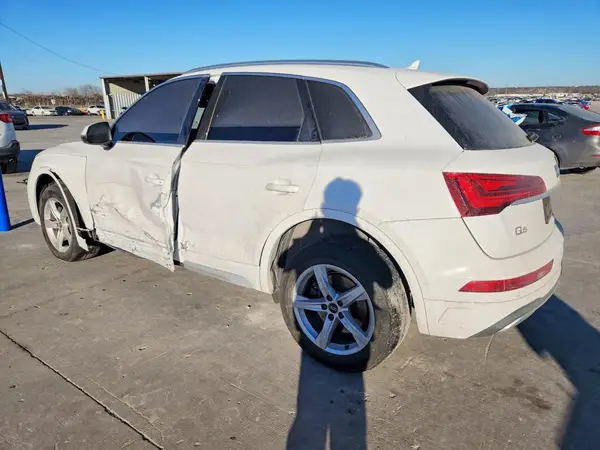 WA1AAAFY8M2054672 2021 AUDI Q5 - Image 2