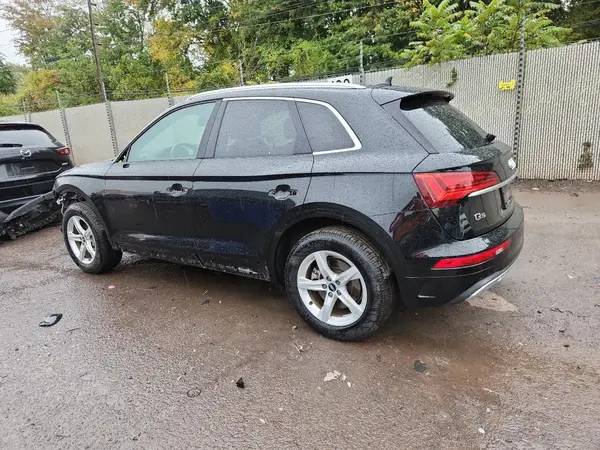 WA1AAAFY8M2080883 2021 AUDI Q5 - Image 2