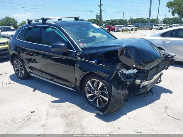 WA1AAAFY8M2102459 2021 AUDI Q5 - Image 1