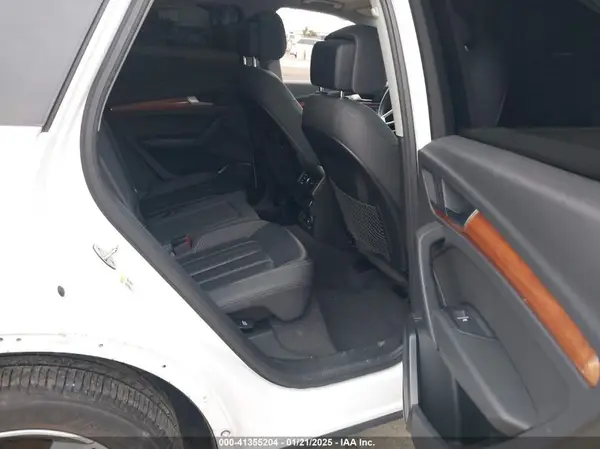 WA1AAAFY9M2040473 2021 AUDI Q5 - Image 8
