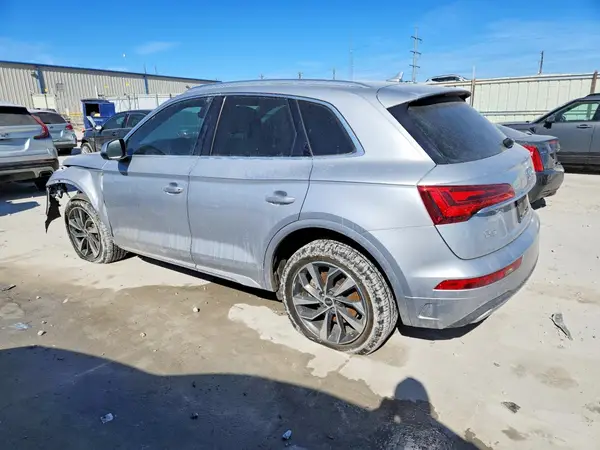 WA1AAAFYXM2007661 2021 AUDI Q5 - Image 2