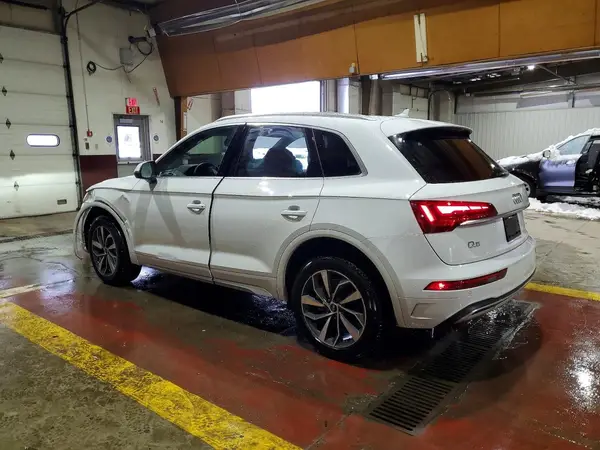 WA1AAAFYXM2008941 2021 AUDI Q5 - Image 2