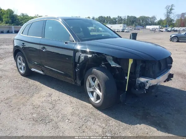 WA1AAAFYXM2111583 2021 AUDI Q5 - Image 1