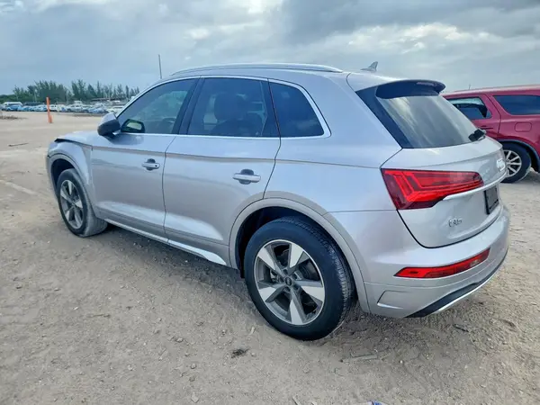 WA1ABAFY0N2109355 2022 AUDI Q5 - Image 2