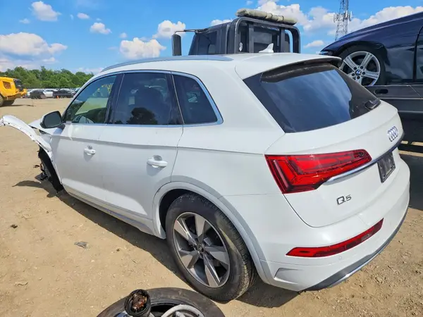 WA1ABAFY2P2043779 2023 AUDI Q5 - Image 2